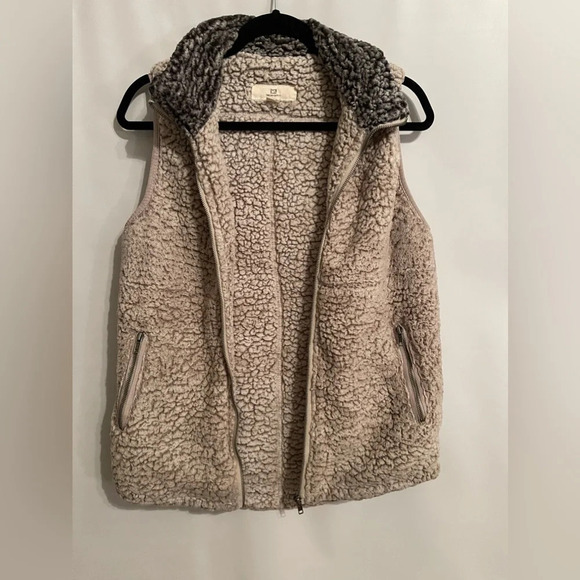 Thread & Supply Arctic Fleece Sherpa Vest - Picture 2 of 7